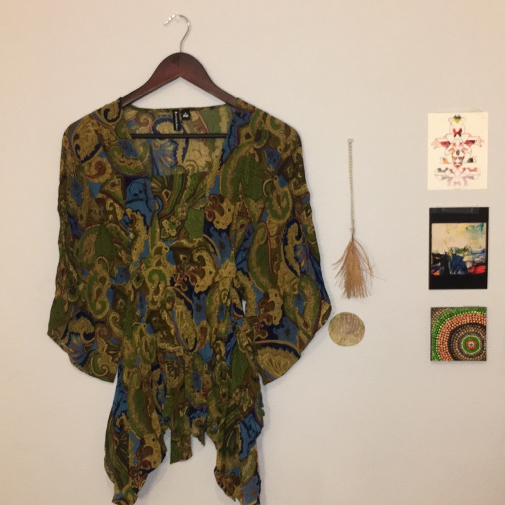 Essentials By Milano Flowy Shark Bite Pattern Top